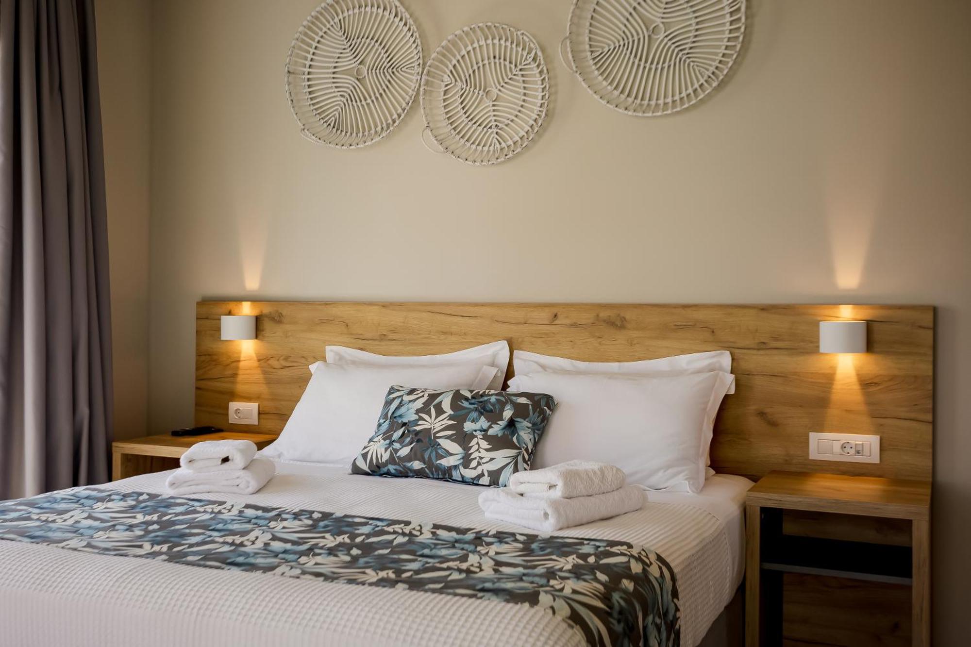 Sarpidon Suites Agia Marina Eksteriør billede